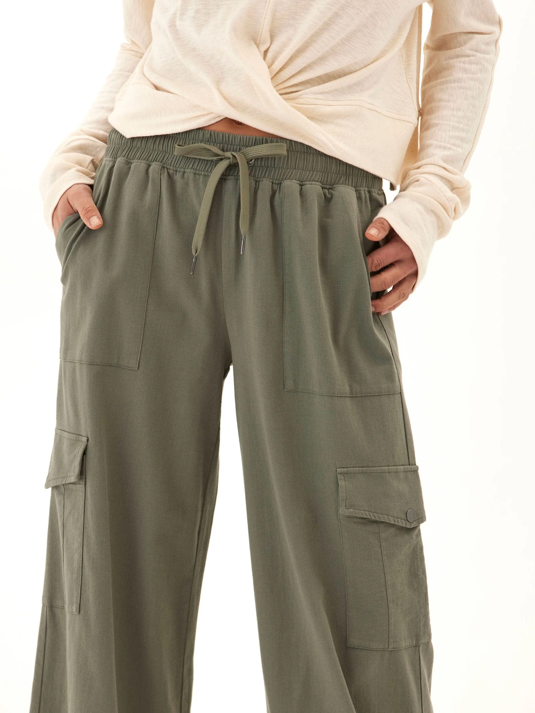 Organic Cotton Eila Stretch Twill Wide Leg Cargo Pant