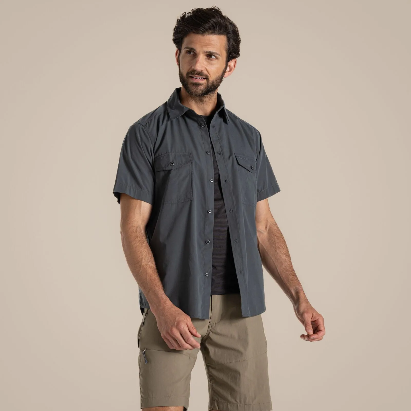 Craghoppers Mens Kiwi Sun Protection Short Sleeve Shirt Dynamic Design family gathering
