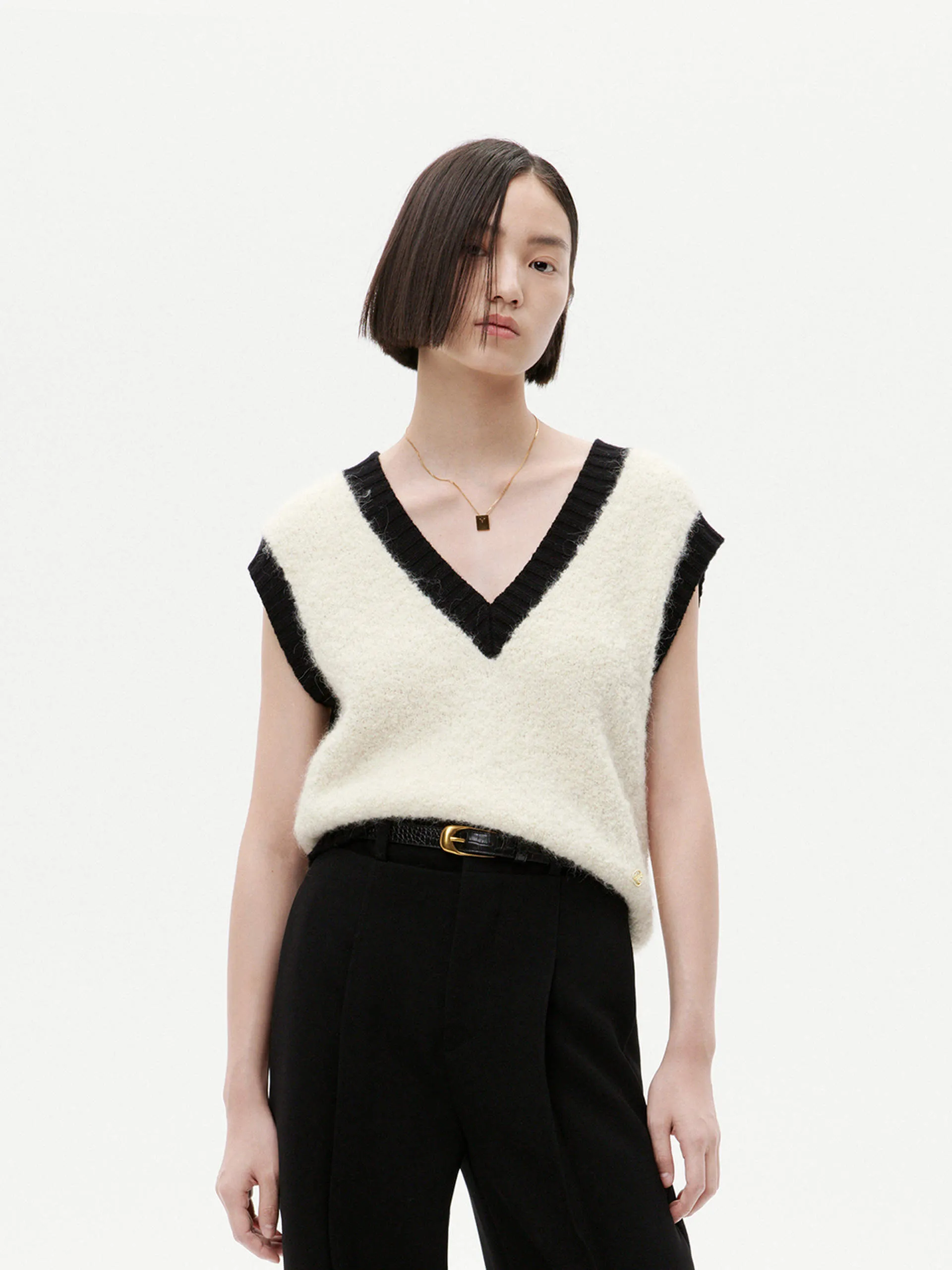 Contrast Detail Knit Vest Breathable Stretch Performance Comfort Fit