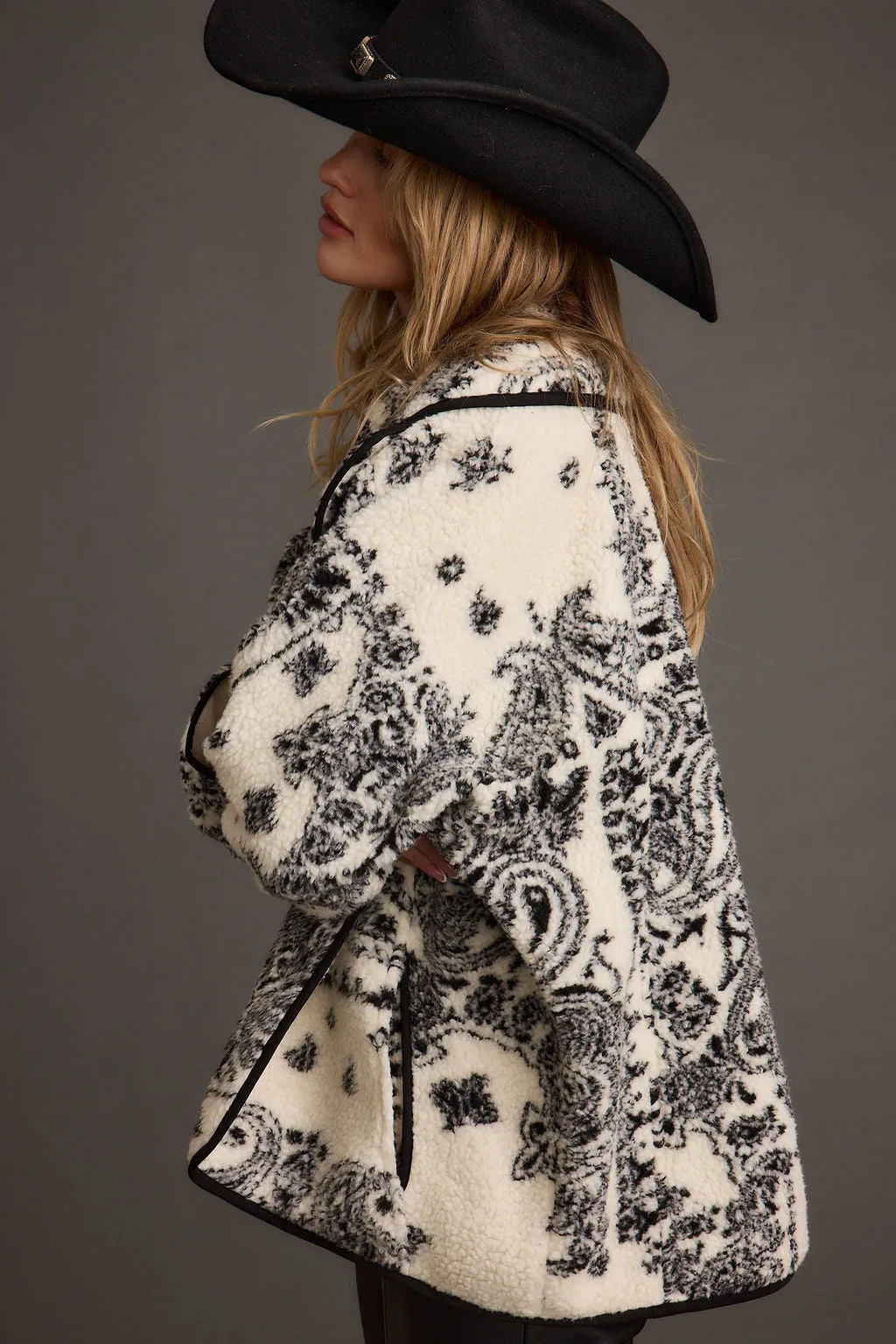 Coyote Printed Sherpa Jacket polka dotted