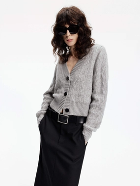 Comfortable Wear Breathable Lining Cropped Cable Knit Cardigan