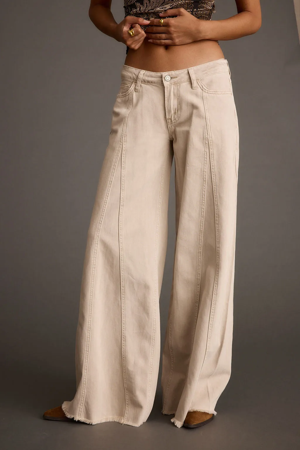 Common look Sierra Beige Low Rise Wide Leg Jean