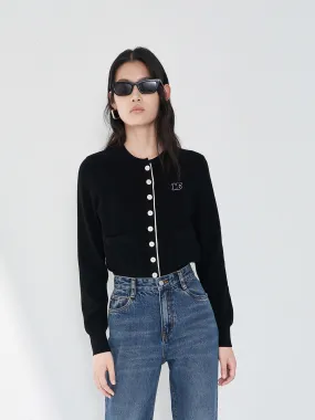 Perfect Design Fit Contrast Placket Knitted Top