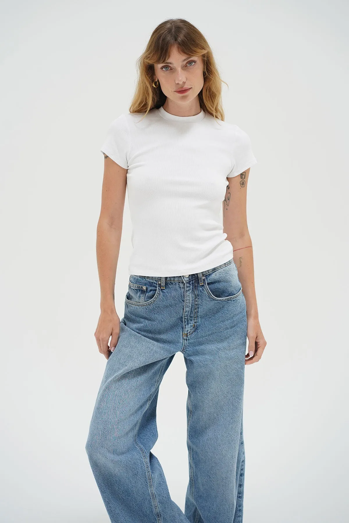 Weekend Style Trend Fitted Ribbed Crew Tee - White