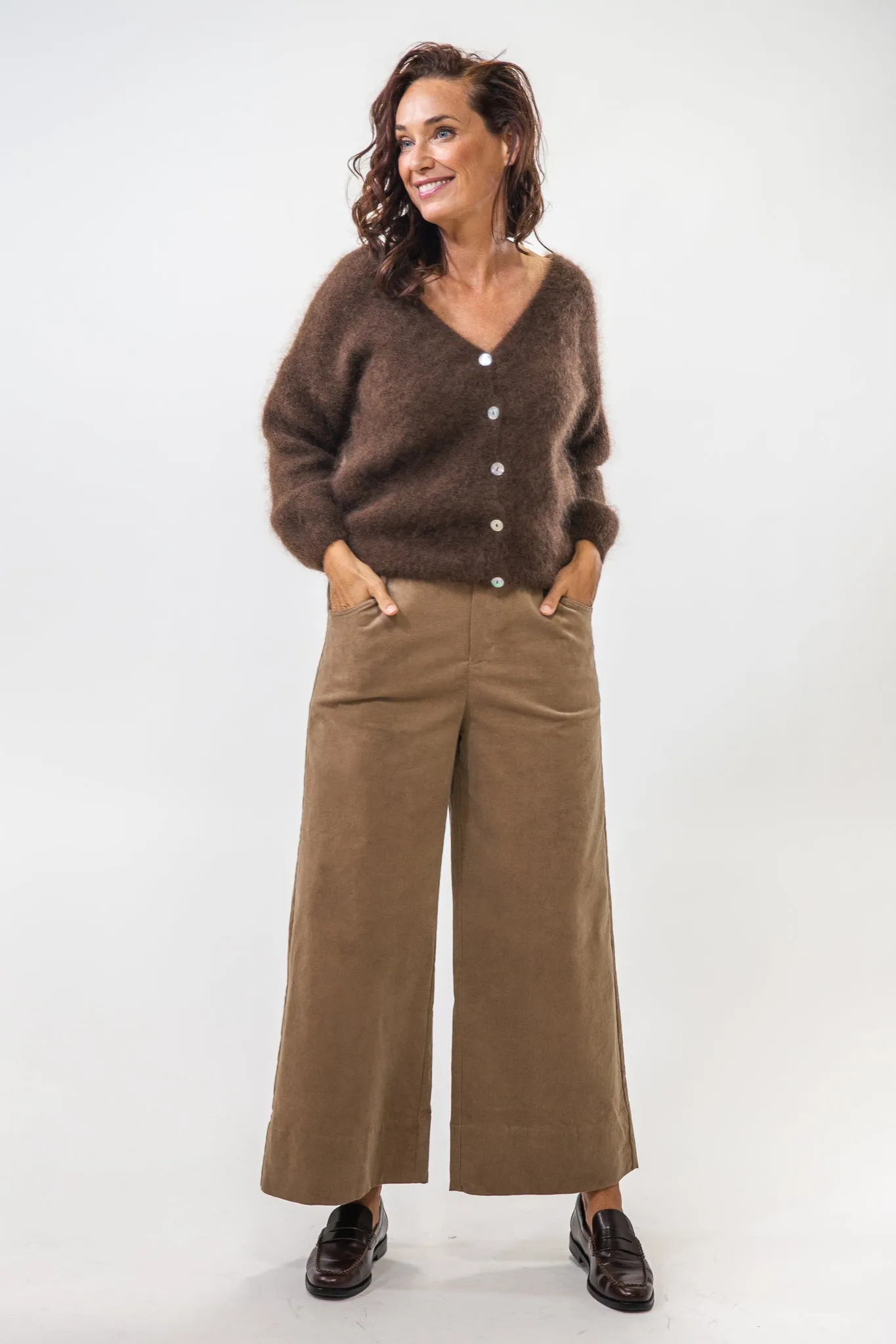 Cornelia Knit | Dark Brown Flexible Neck Opening