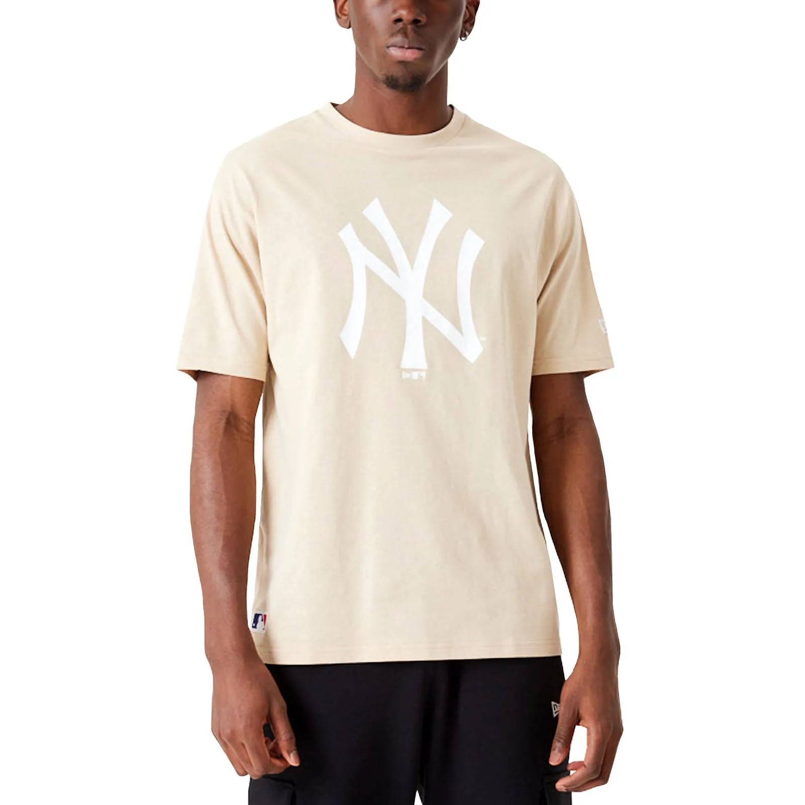 LayeringFriendly Weight New Era New York Yankees League Essentials Oversized T-Shirt - Light Beige