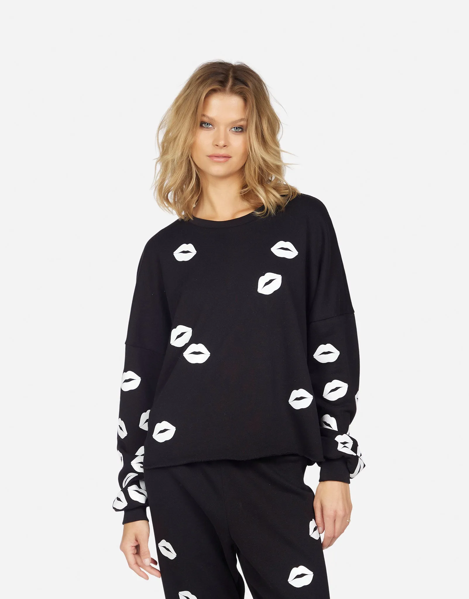 Tailored Design Lee White Foil Scattered Lips