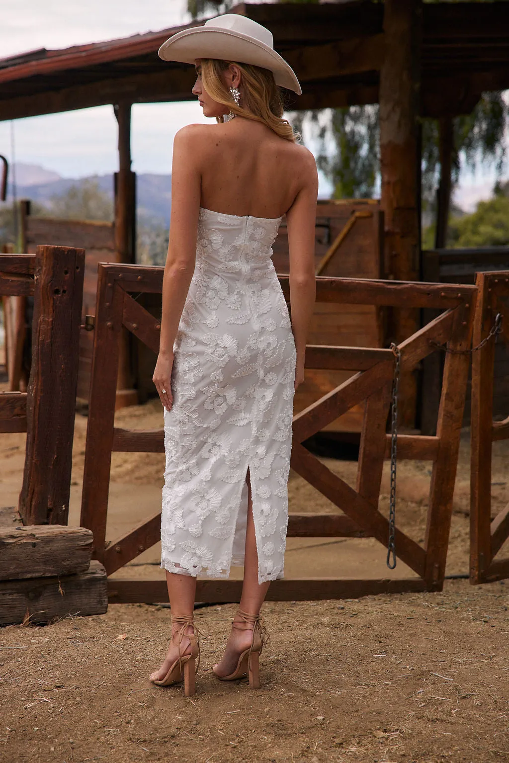 Leilani White Floral Textured Strapless Dress Romance Soul Bright Petal