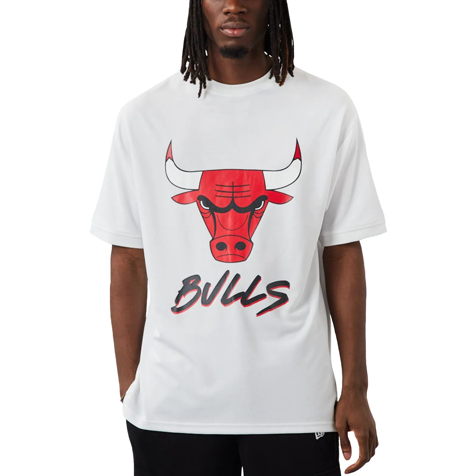 Minimalist Silhouette Cut New Era Mens Chicago Bulls NBA Script T-Shirt - White