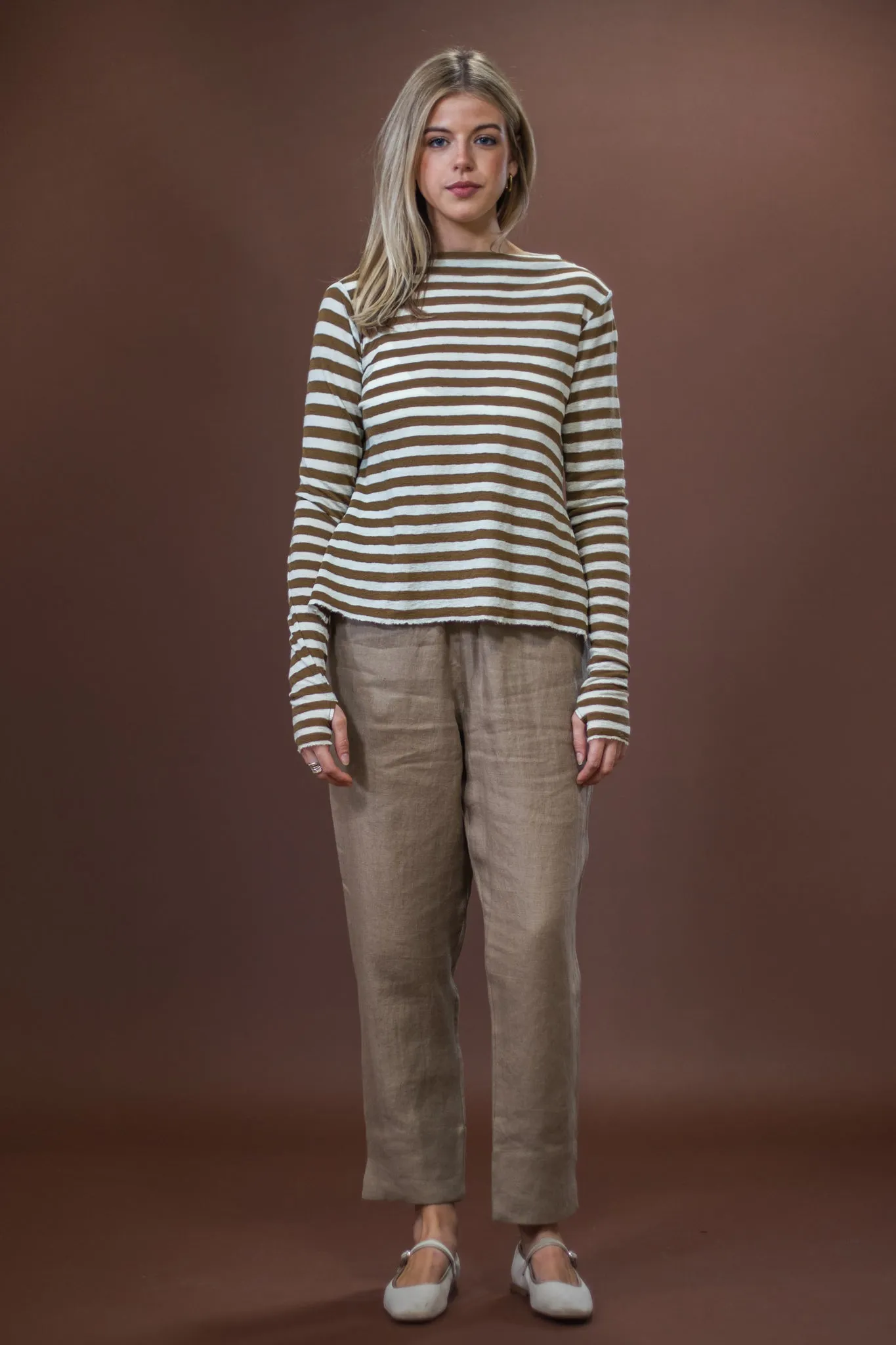 Sporty Design Comfy & Cozy Merino With High Slits | Raw White   Bronze Stripe