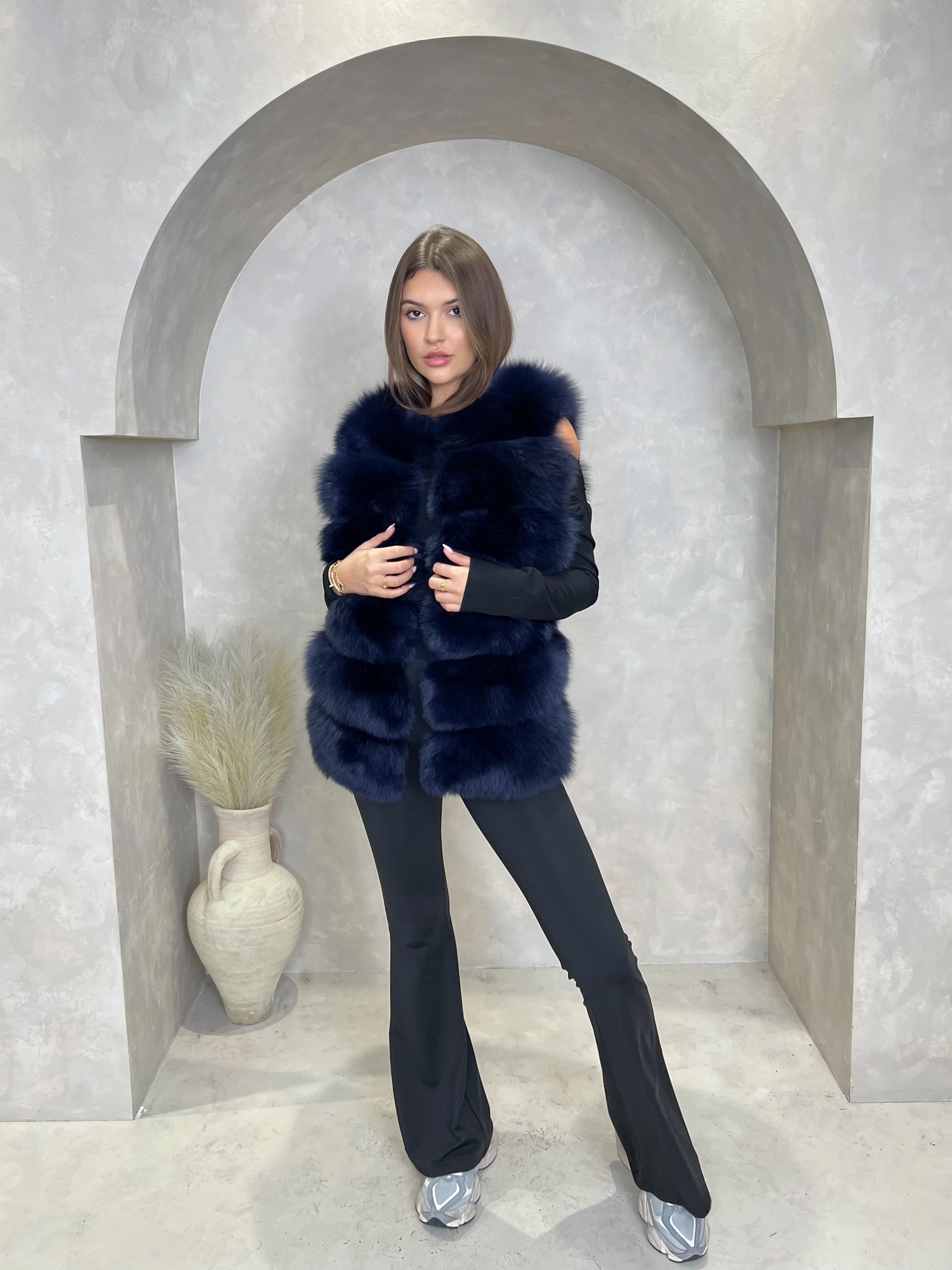 DoubleLayeredCuffs Ergonomic Shoulder Design Navy Luxury Fur 6 Row Gilet