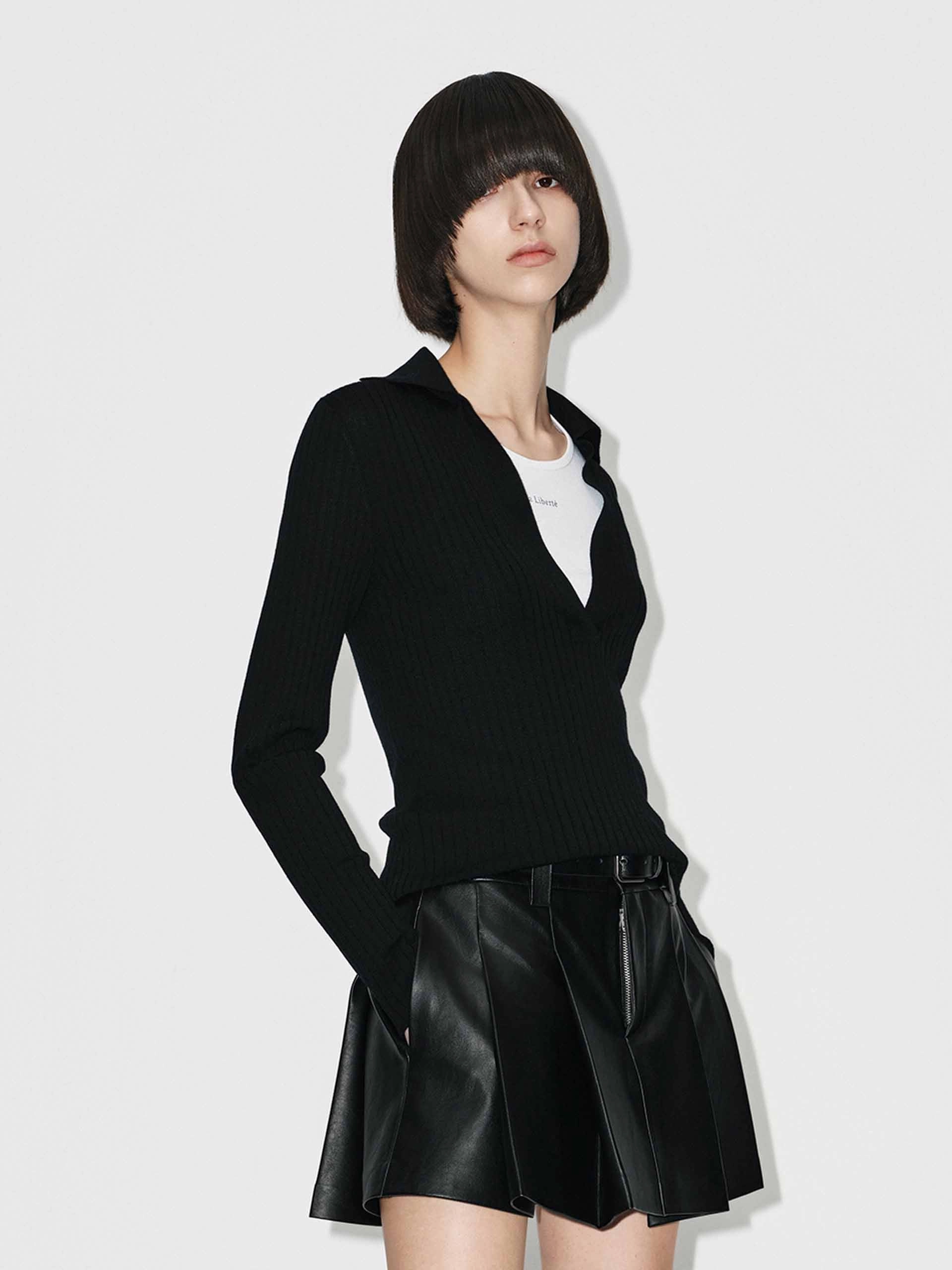 V-neck Wool Knitted Top Minimal Warmth SoftTouch Finish