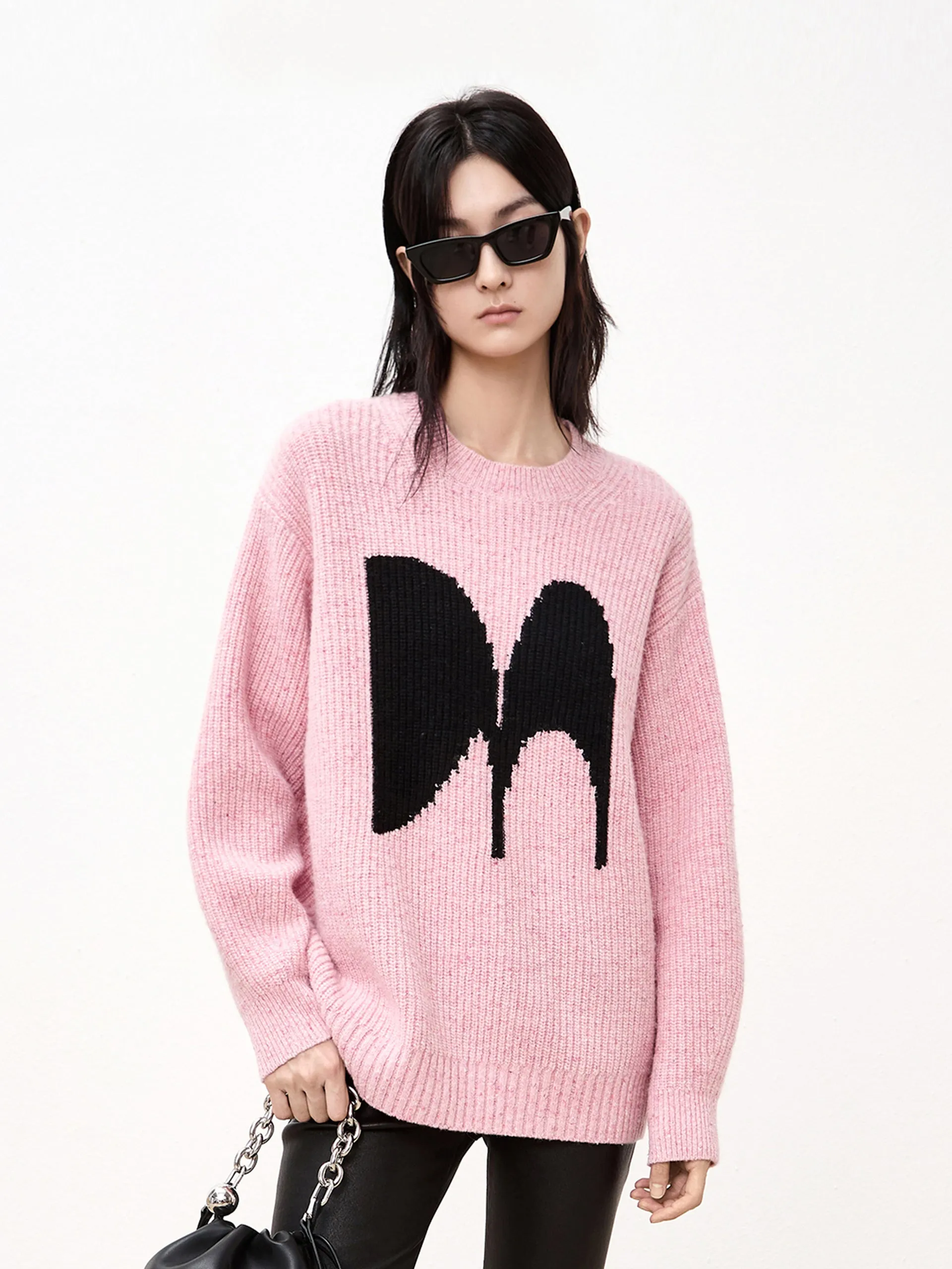 Relaxed Silhouette Winter Look Wool Blend Logo Crewneck Sweater