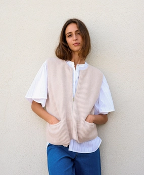 Flatlock Seam Construction No Effort Zipped Gilet