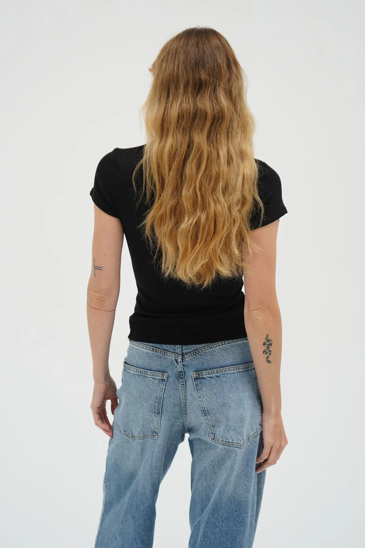 Stylish Details Fitted Ribbed Crew Tee - Black