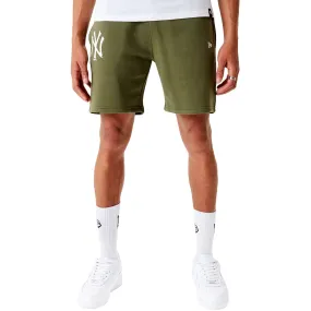 Snag Free Design Comfy Waist New Era New York Yankees League Essentials Sweatshorts - Green