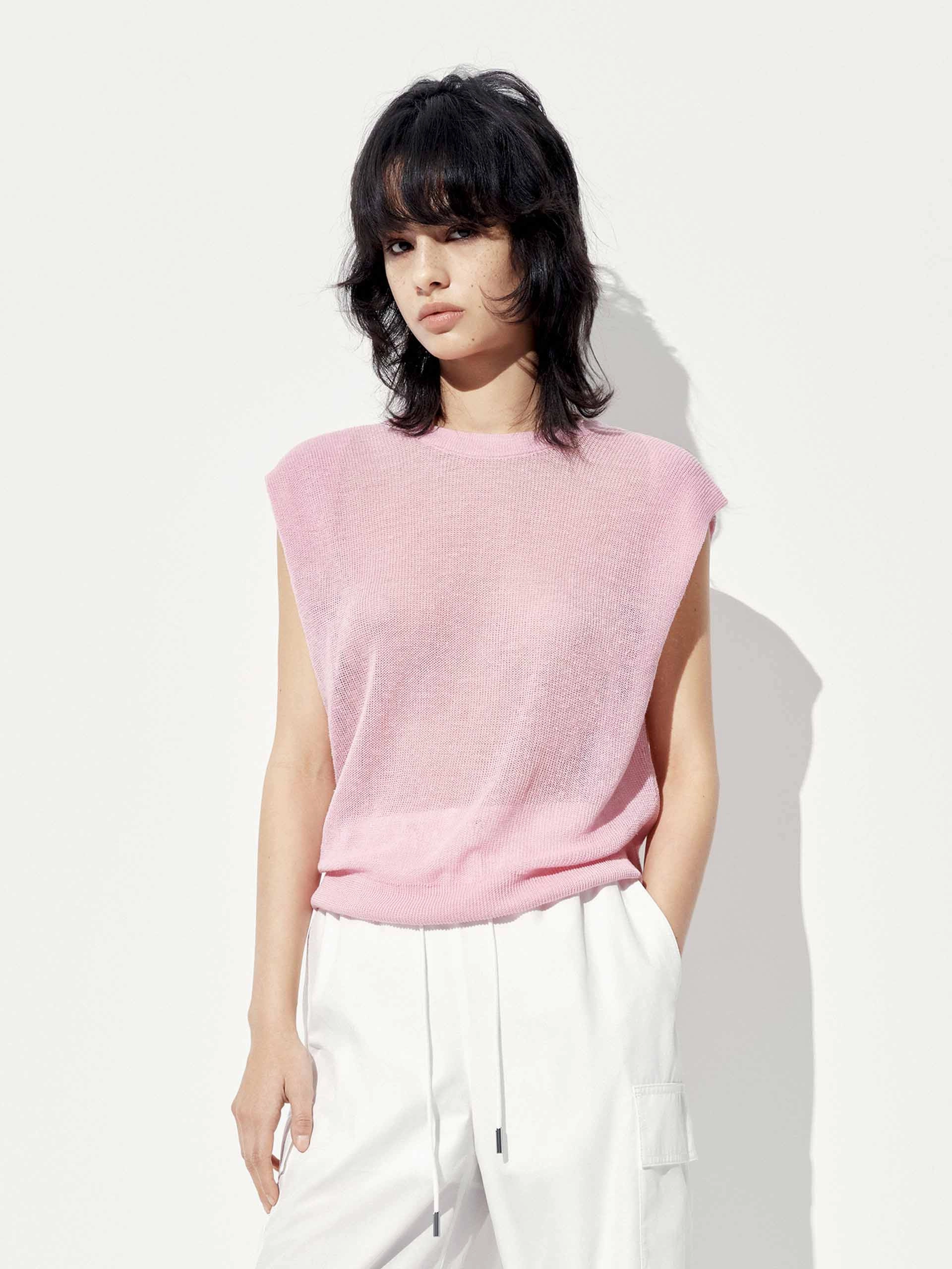 Subtle Details Simple Piece Round Neck Sleeveless Top