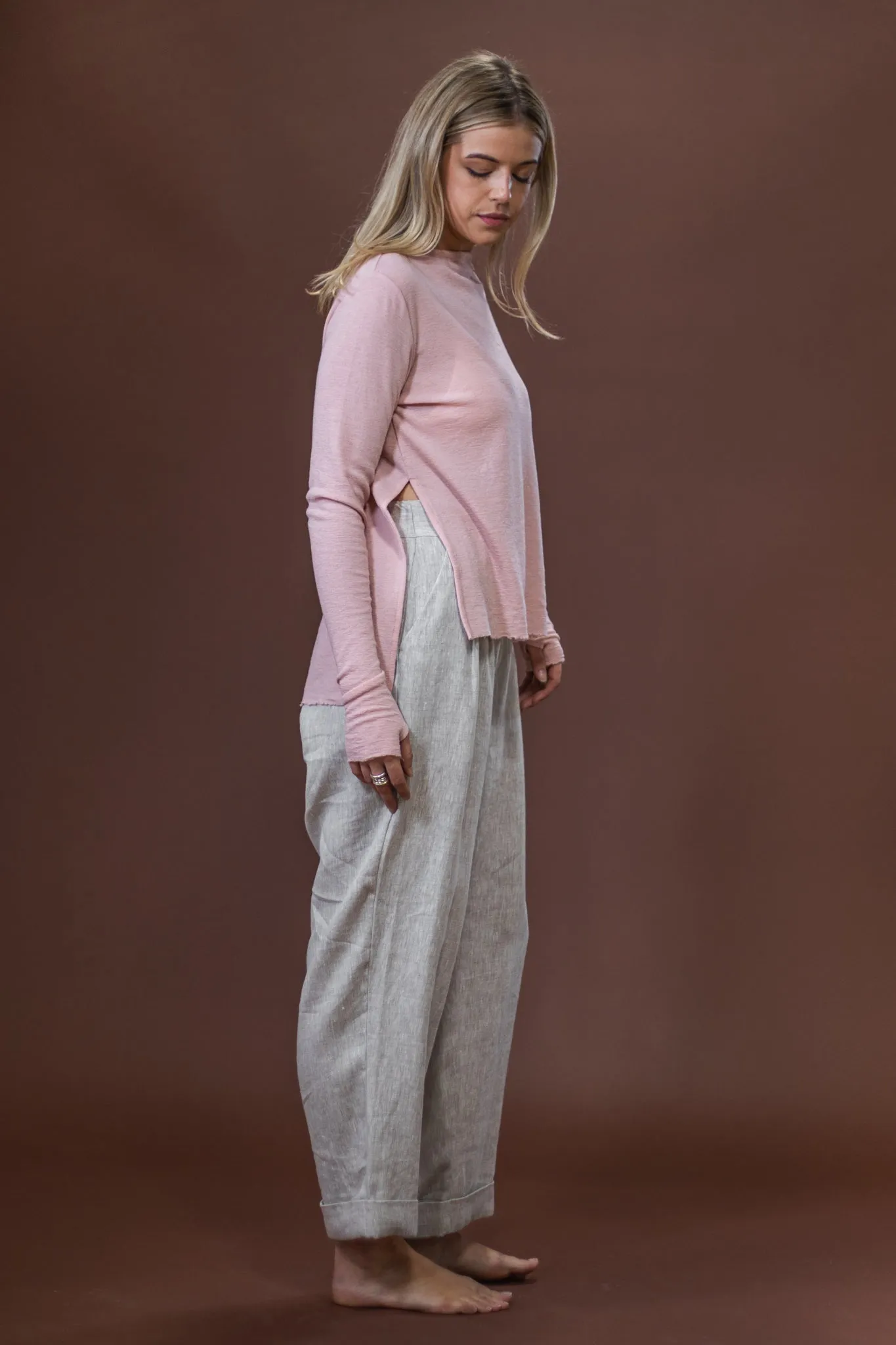 Merino With High Slits | Rose Thermal Locking Yarn Winter Fashion Must-Have