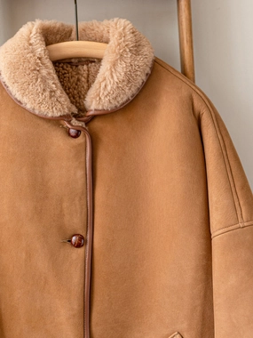 Sheepskin Reversible Poncho Coat / Tan Hidden Ventilation Zones Slim Tailored