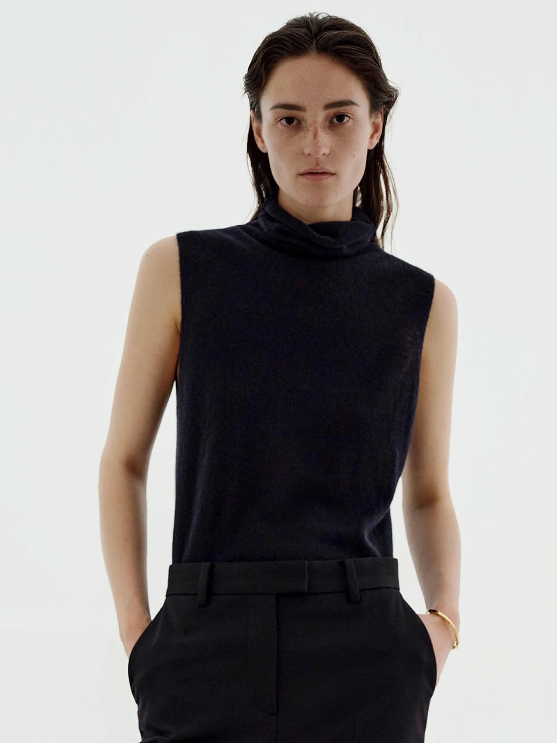 Temperature Regulating Fabric Functional Fashion Turtleneck Sleeveless Sweater