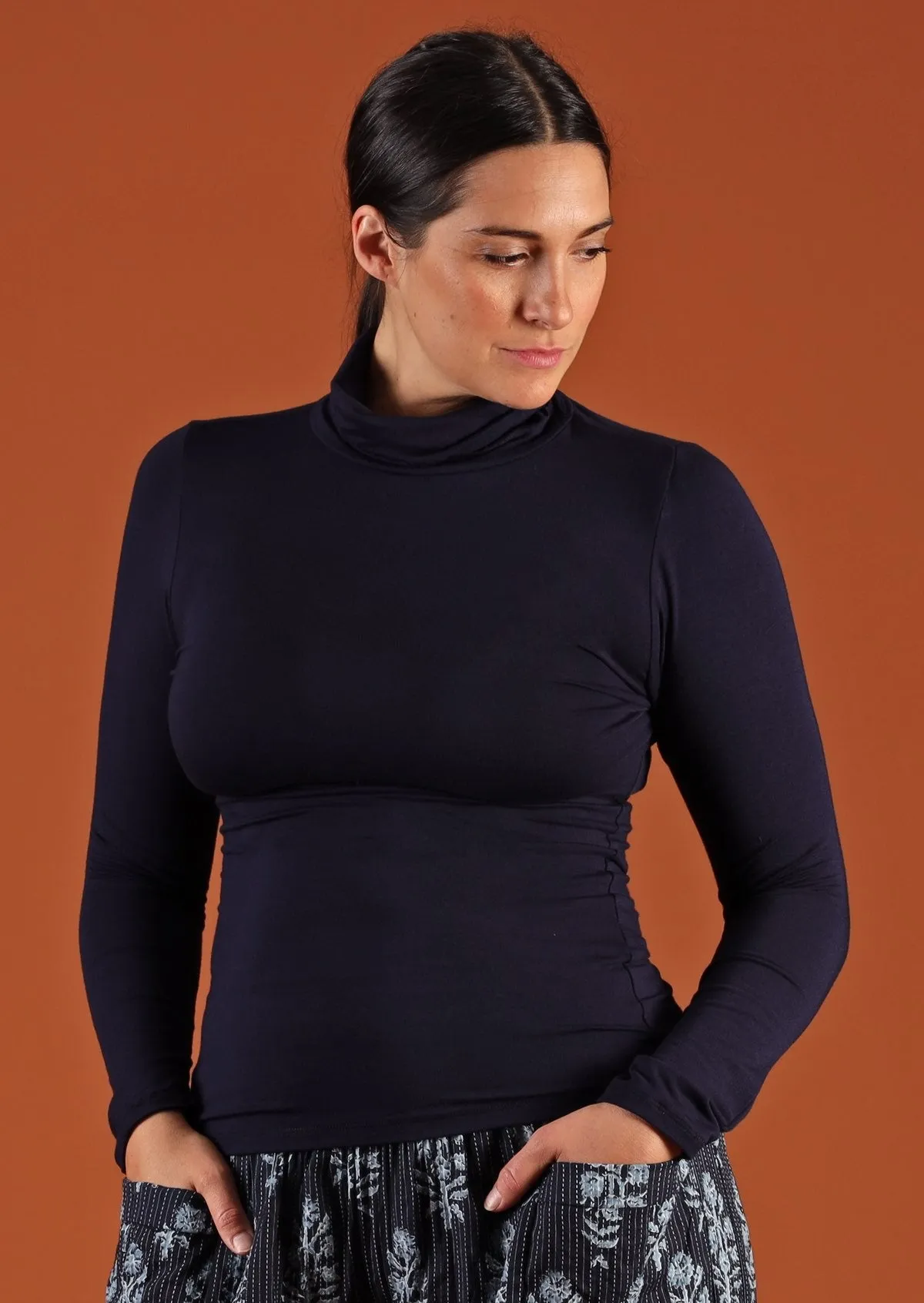 Reading Elegant Appearance Turtleneck Top Navy Blue