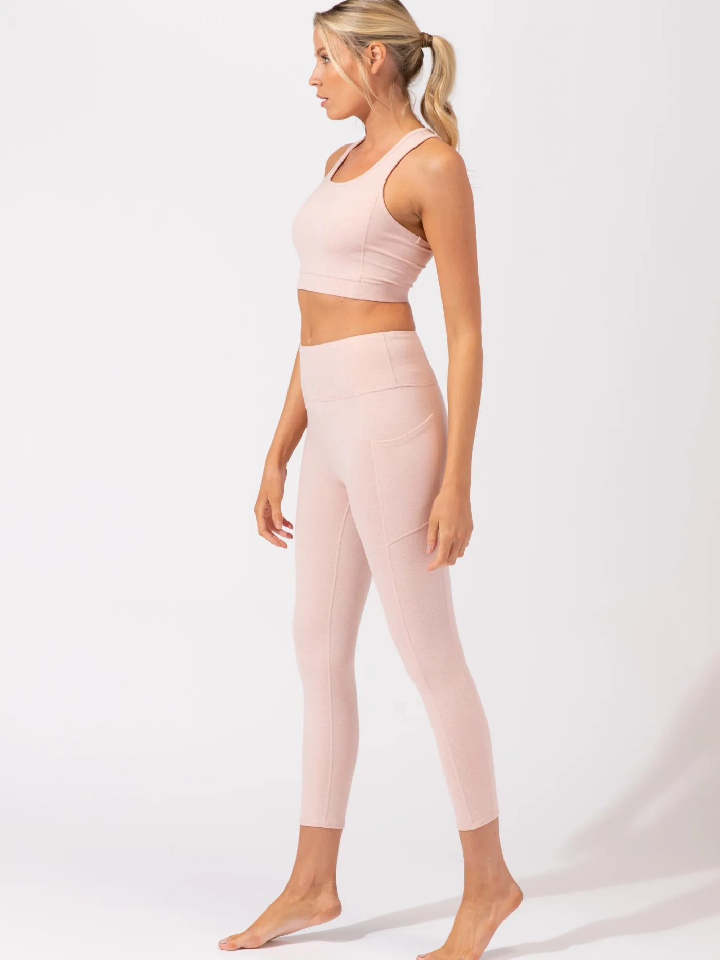 Relaxed Stretch Fit Modern Performancewear Monica Pocket High Rise 7/8 Legging 24"
