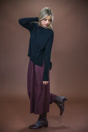 Merino With High Slits | Black Layered Neckline Compact Travel Design