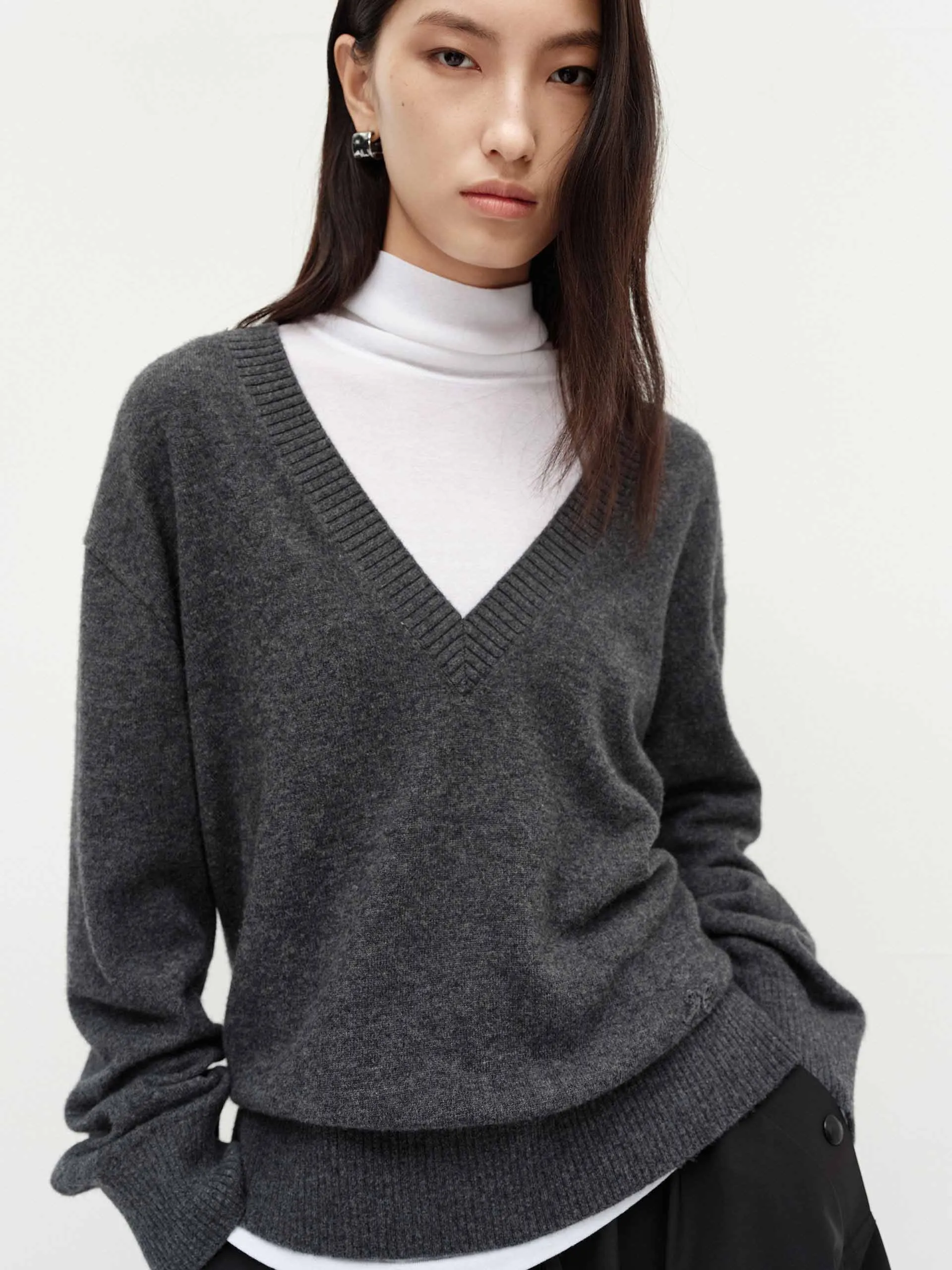 Slim Fit Design Perfect Comfort V-neck Loose Knit Sweater