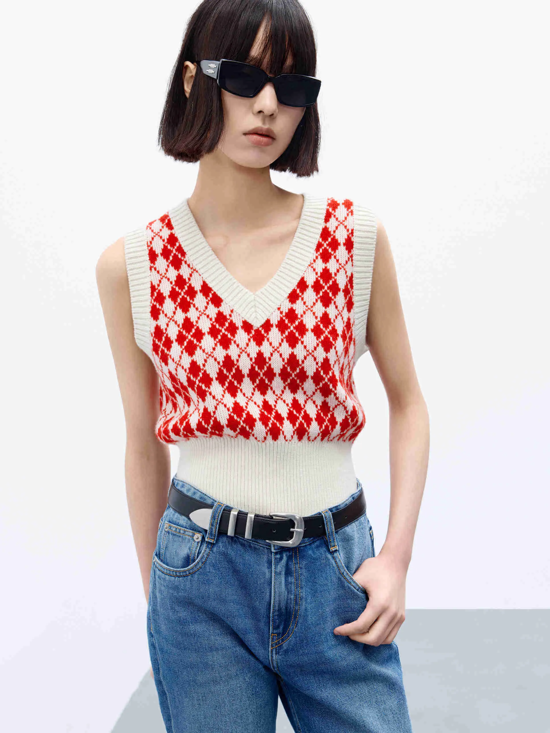 V-neck Argyle Check Knit Vest Easy Layering